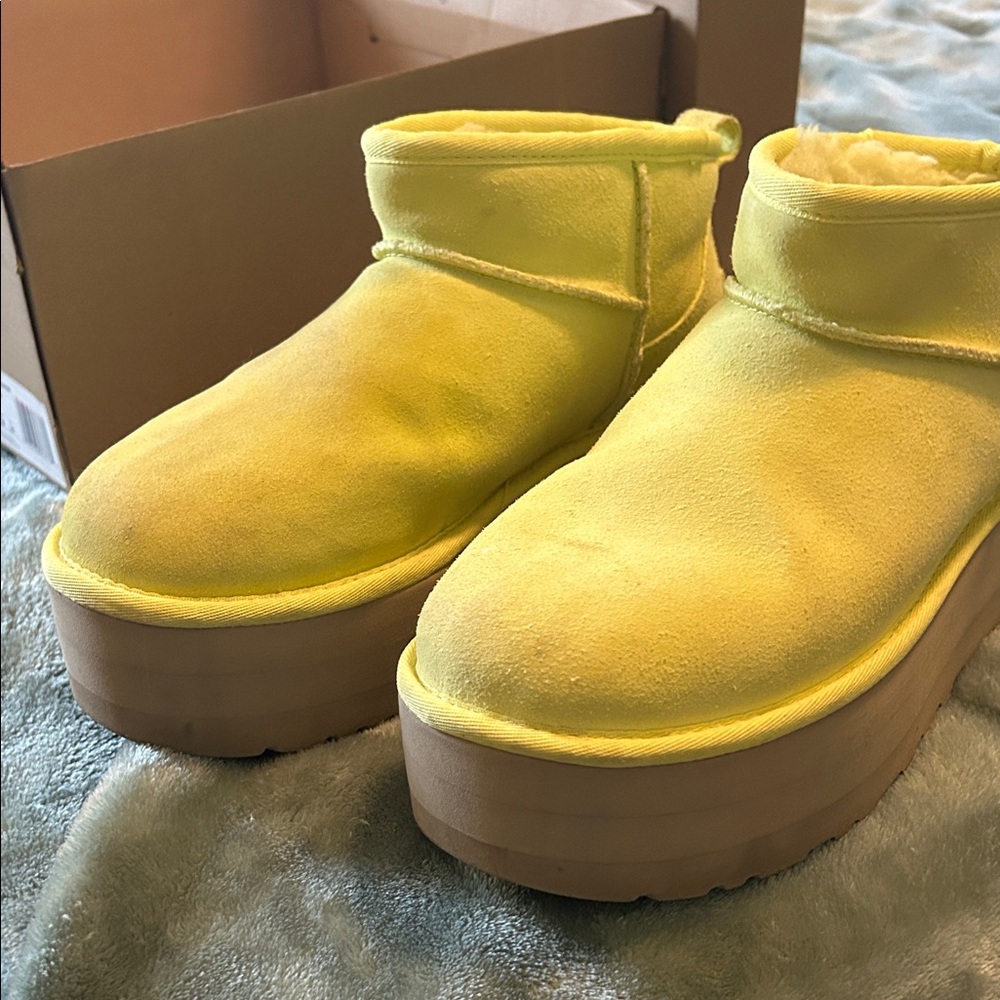 UGG Women's Platform Shoes “pearfect” color or yellow
